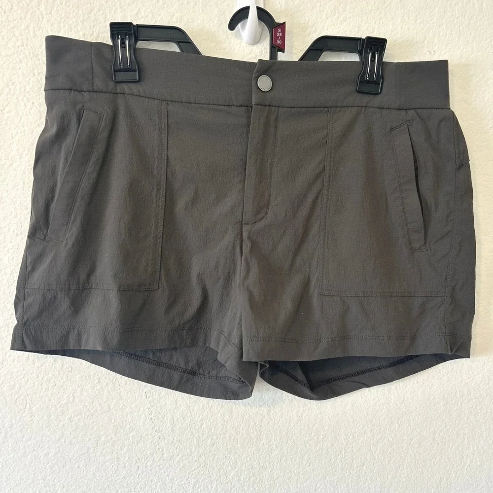 Athleta Trekkie North Shorts Womens 12 Gray Ripstop Hiking Outdoor Activewear